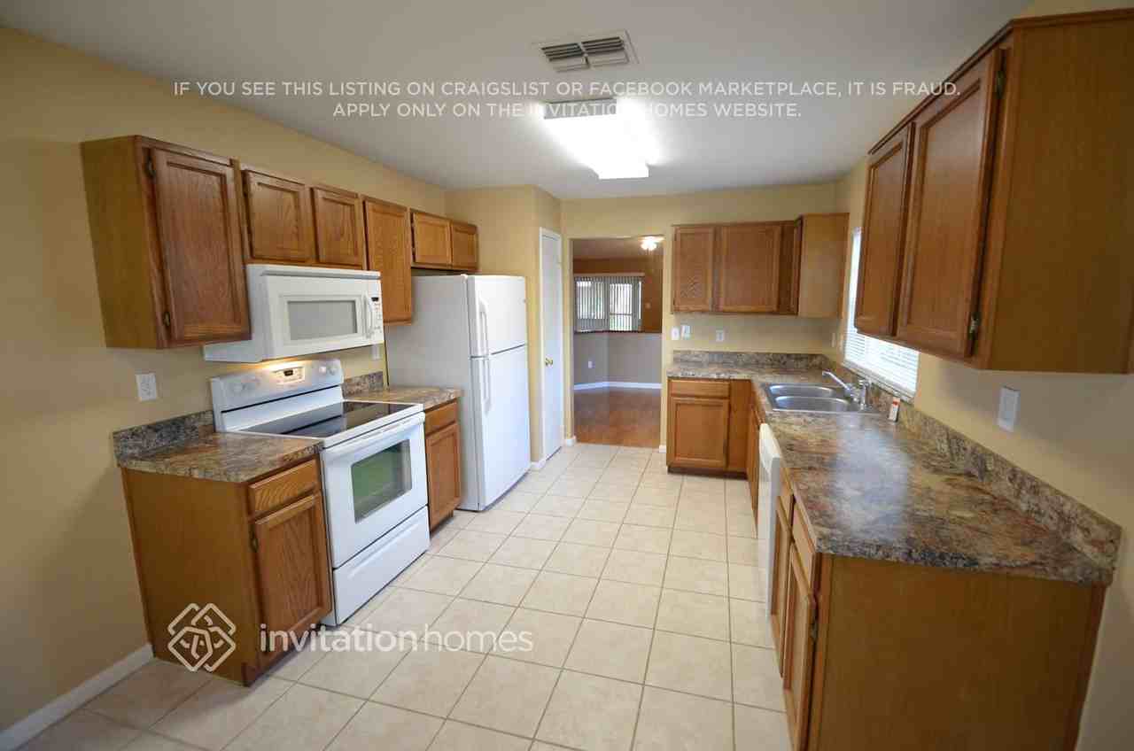 8803 Hampden Dr - Photo 6 of 16