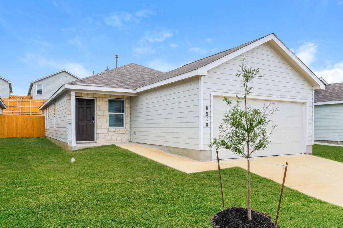 8810 Mccoy Pass - Photo 3 of 31