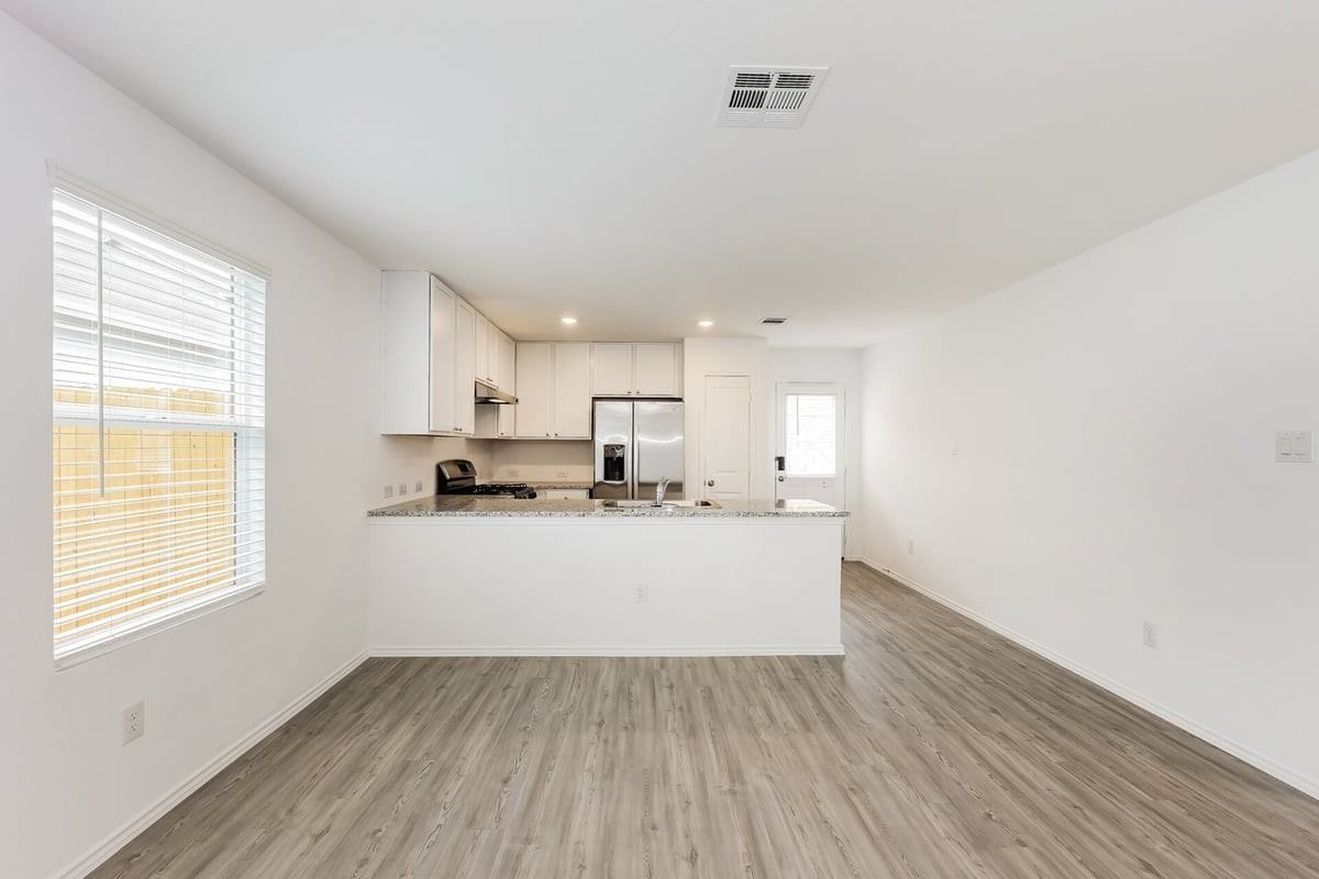8810 Mccoy Pass - Photo 6 of 31