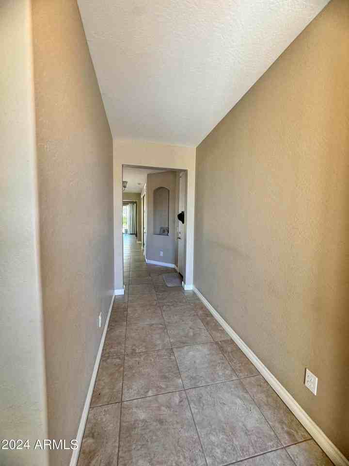 172 E Crescent Pl - Photo 2 of 31