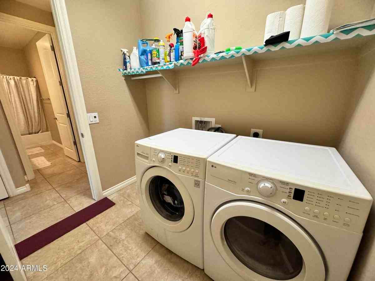 172 E Crescent Pl - Photo 3 of 31