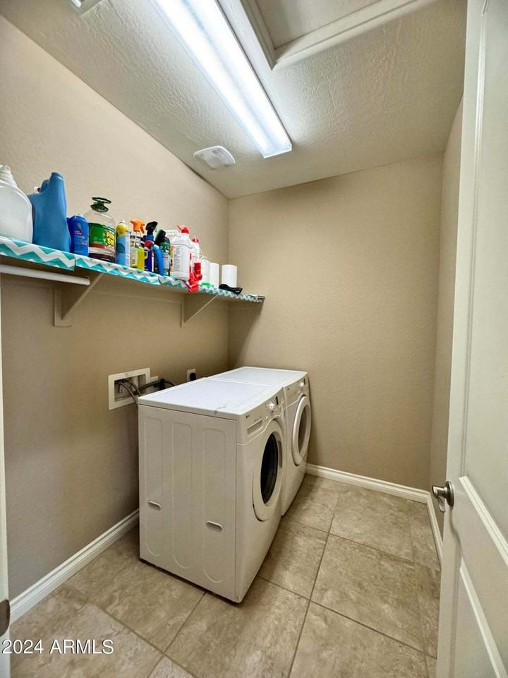 172 E Crescent Pl - Photo 4 of 31