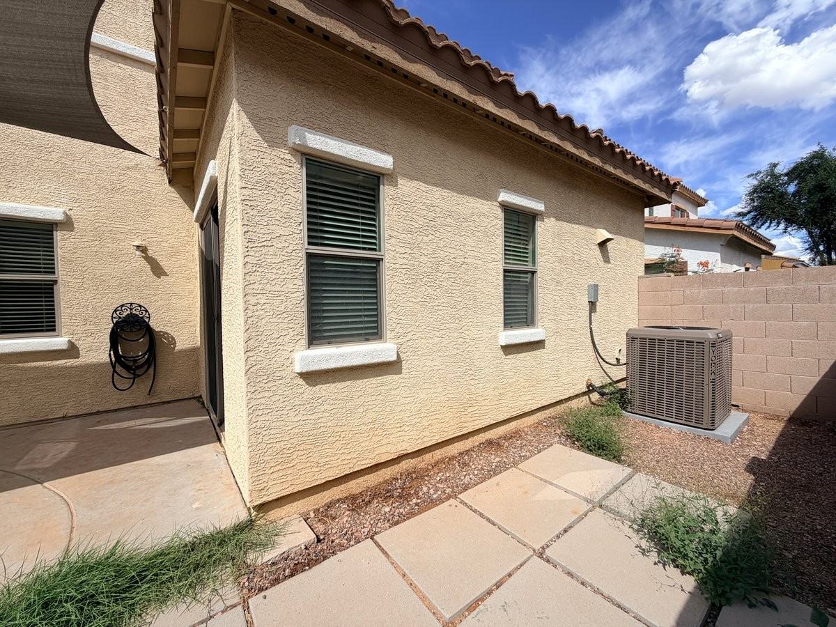 4661 E Laurel Ave - Photo 7 of 39