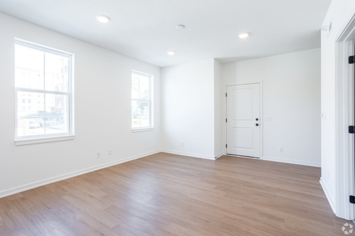910 2nd Ave S #101 - Photo 5 of 11