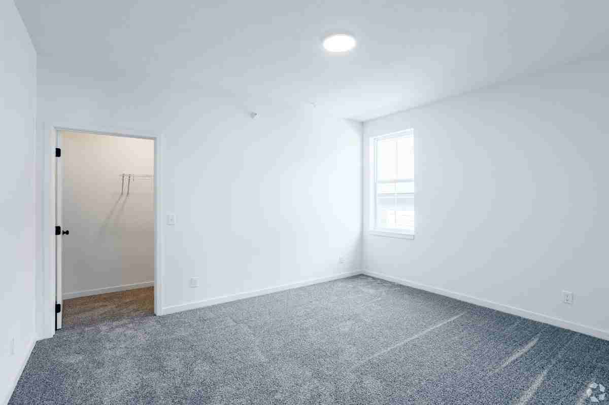 910 2nd Ave S #101 - Photo 7 of 11