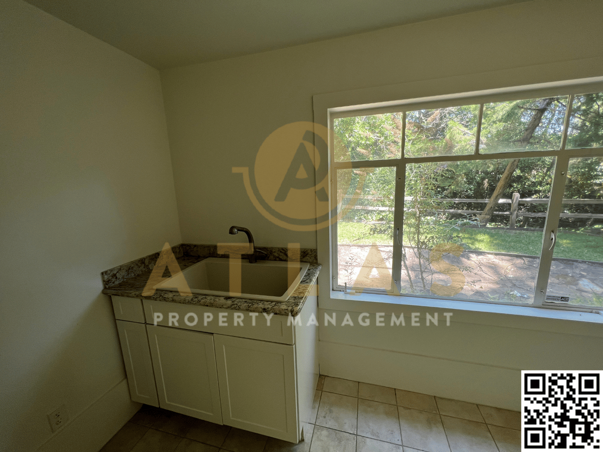 1064 Berry Ln - Photo 2 of 27