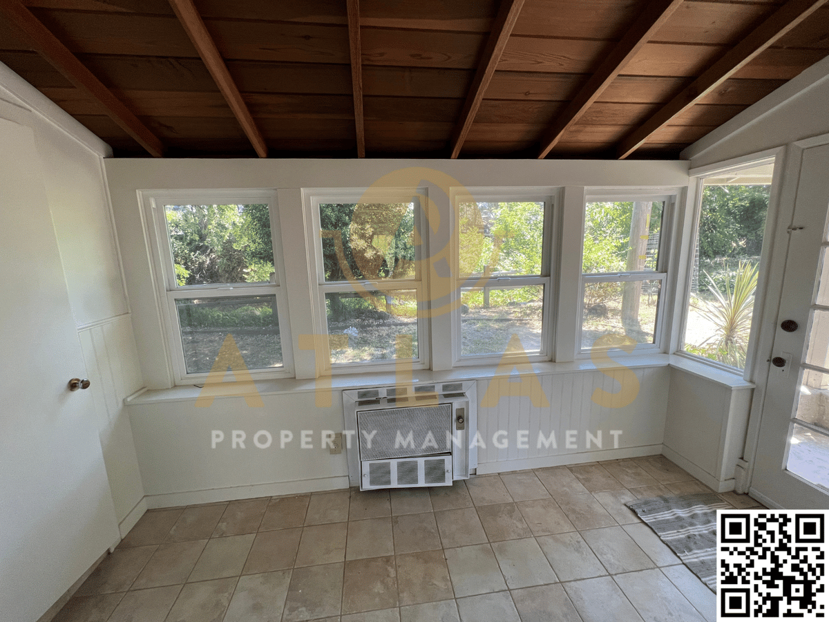 1064 Berry Ln - Photo 7 of 27