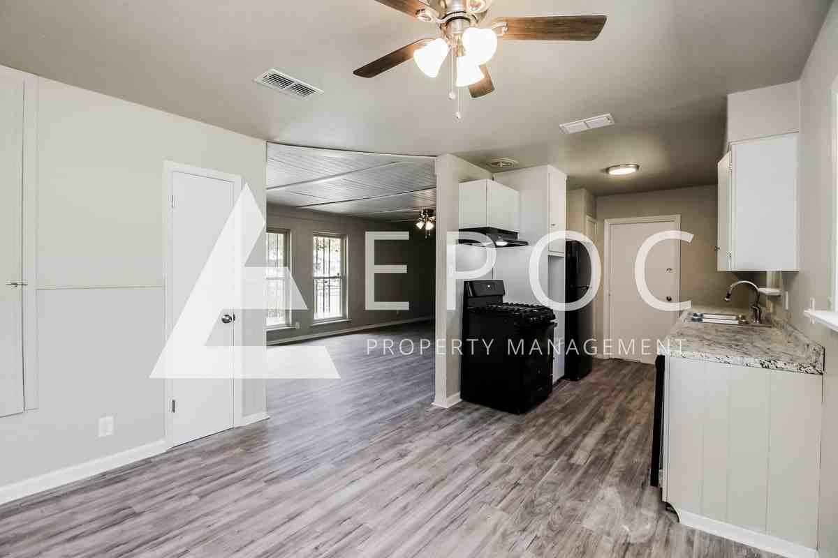4602 Tradewinds Rd - Photo 3 of 15