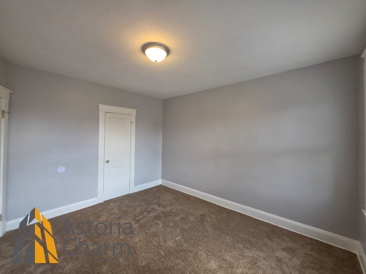 3016 Pelham Ave - Photo 3 of 41