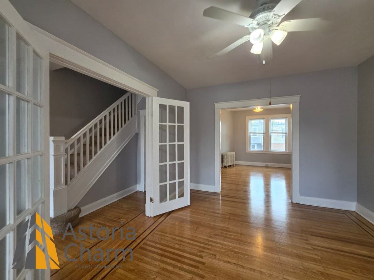 3016 Pelham Ave - Photo 7 of 41