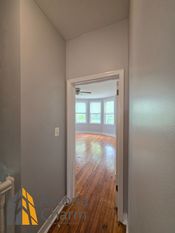 607 E 41st St - Photo 5 of 42