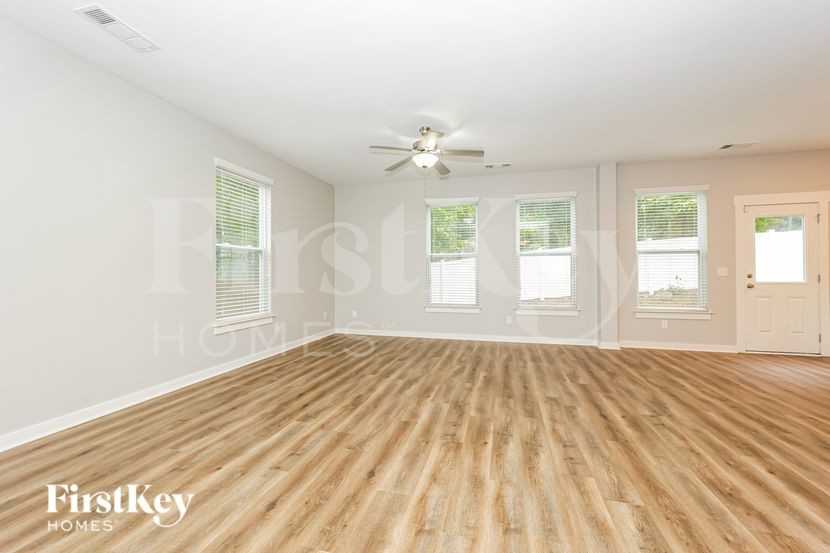 2037 Hamilton Hill Dr - Photo 2 of 19
