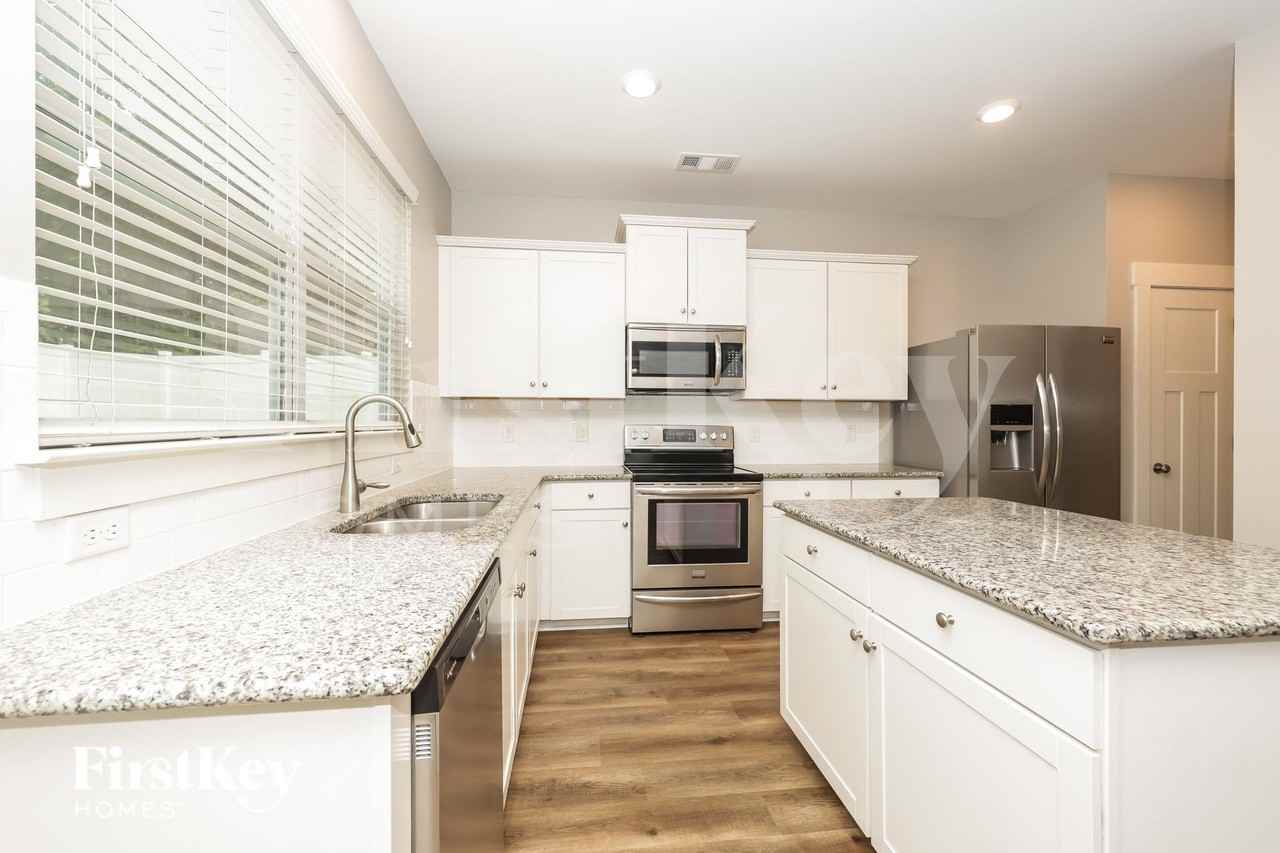 2037 Hamilton Hill Dr - Photo 7 of 19