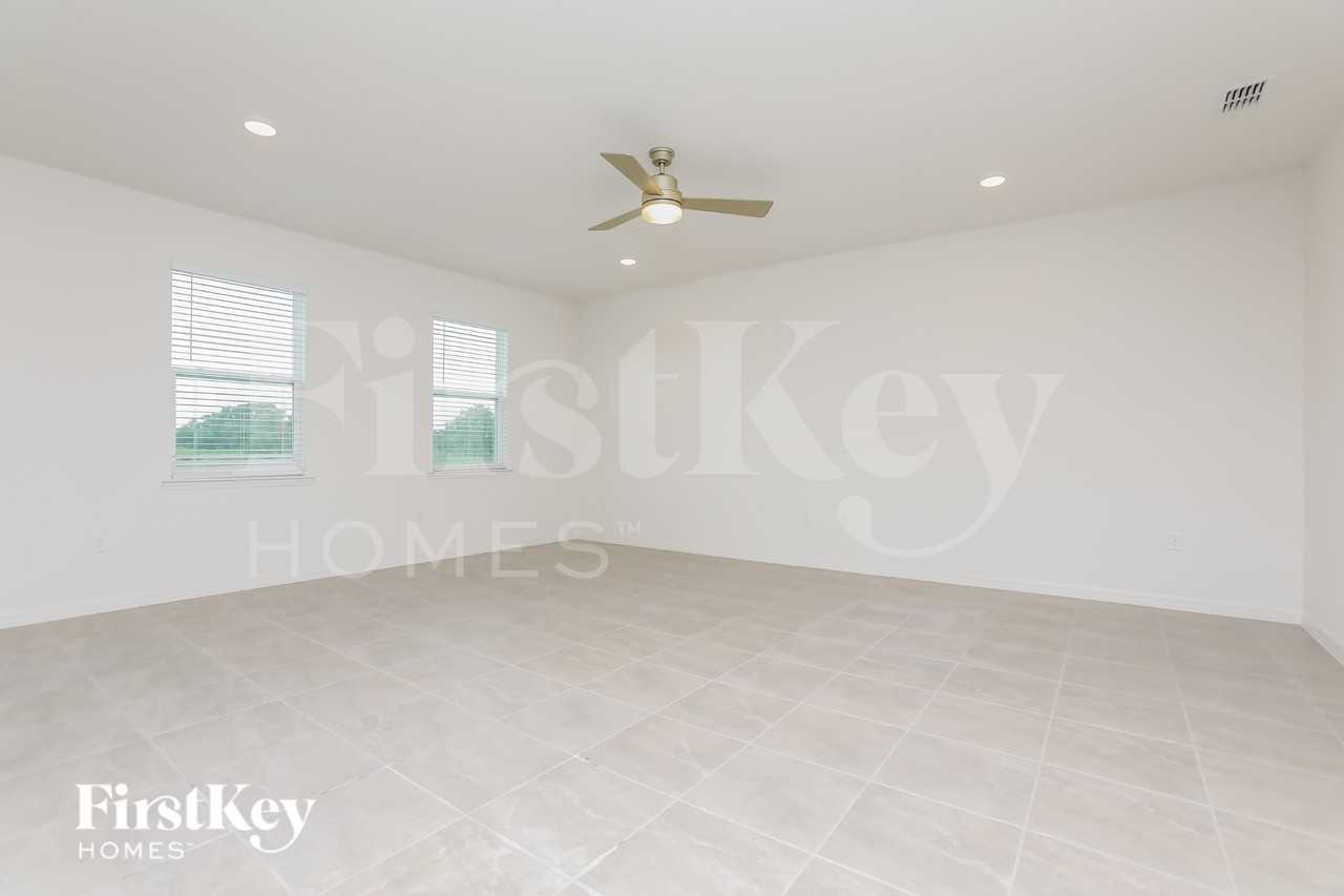 1132 Spokane Pt - Photo 2 of 16
