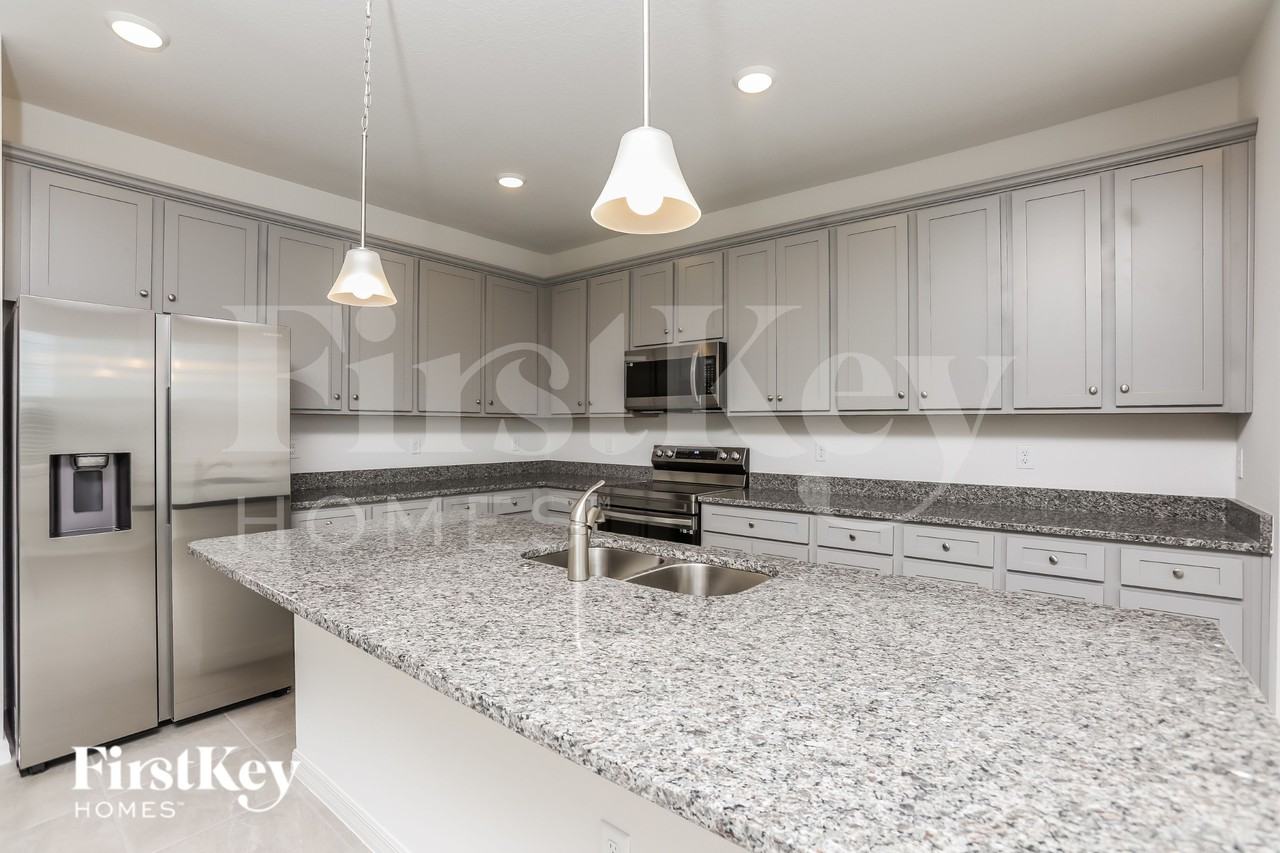 1132 Spokane Pt - Photo 4 of 16
