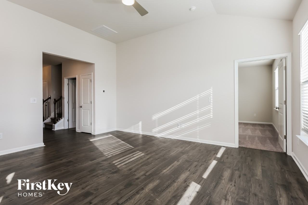901 Birchcrest Way - Photo 3 of 16
