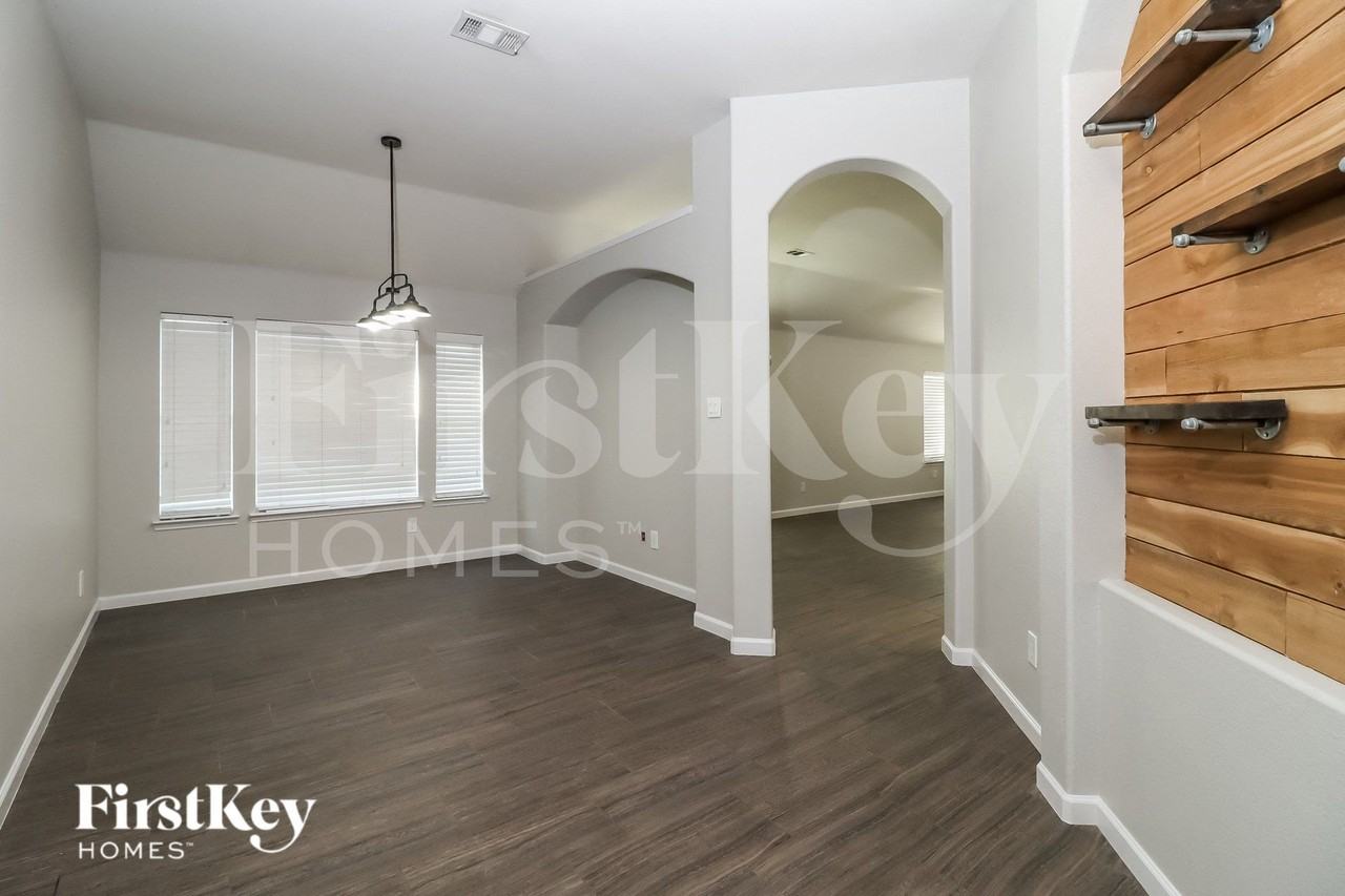 10737 Emerald Park Ln - Photo 6 of 15