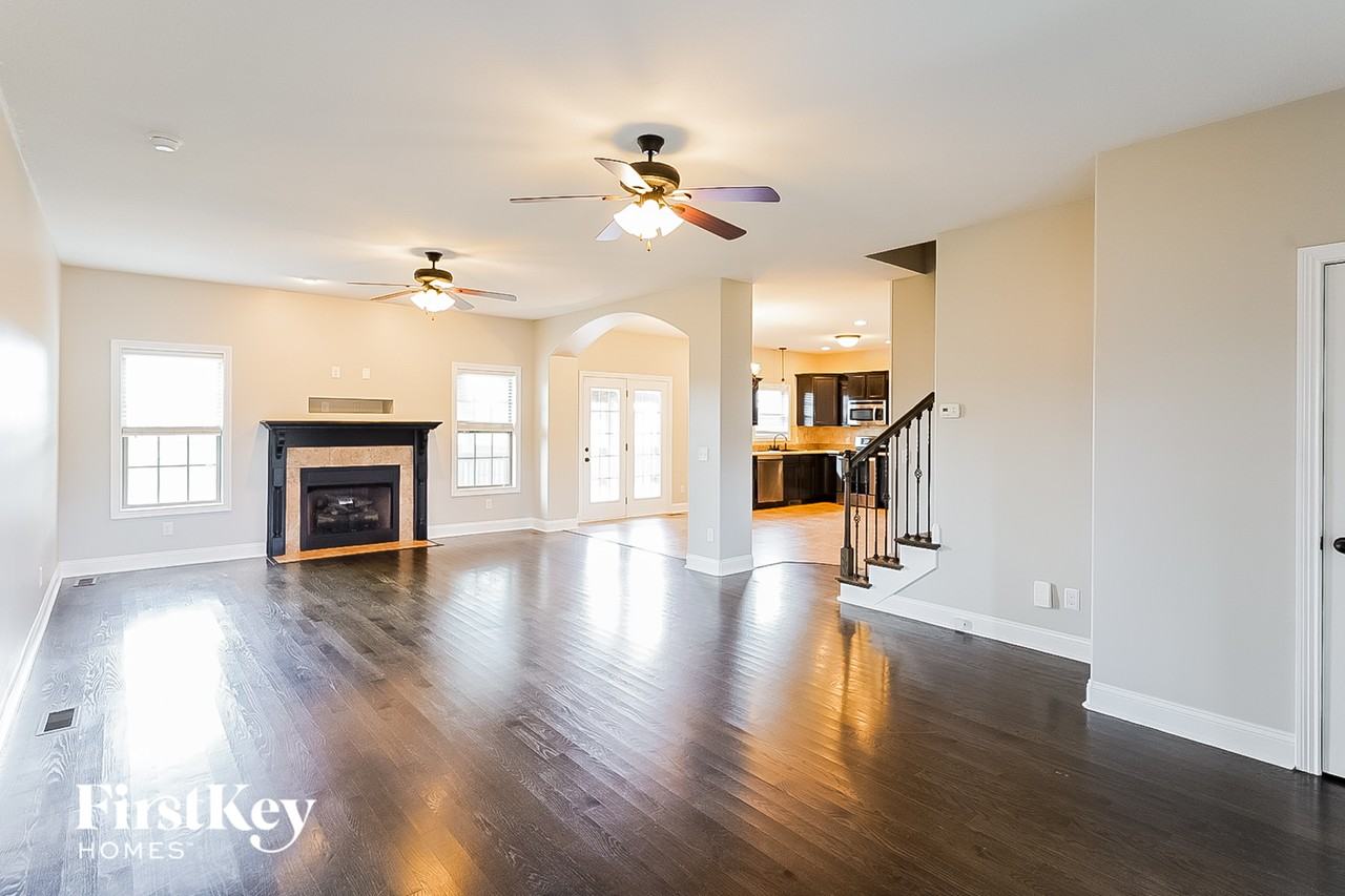 1233 Allmon Dr - Photo 2 of 15