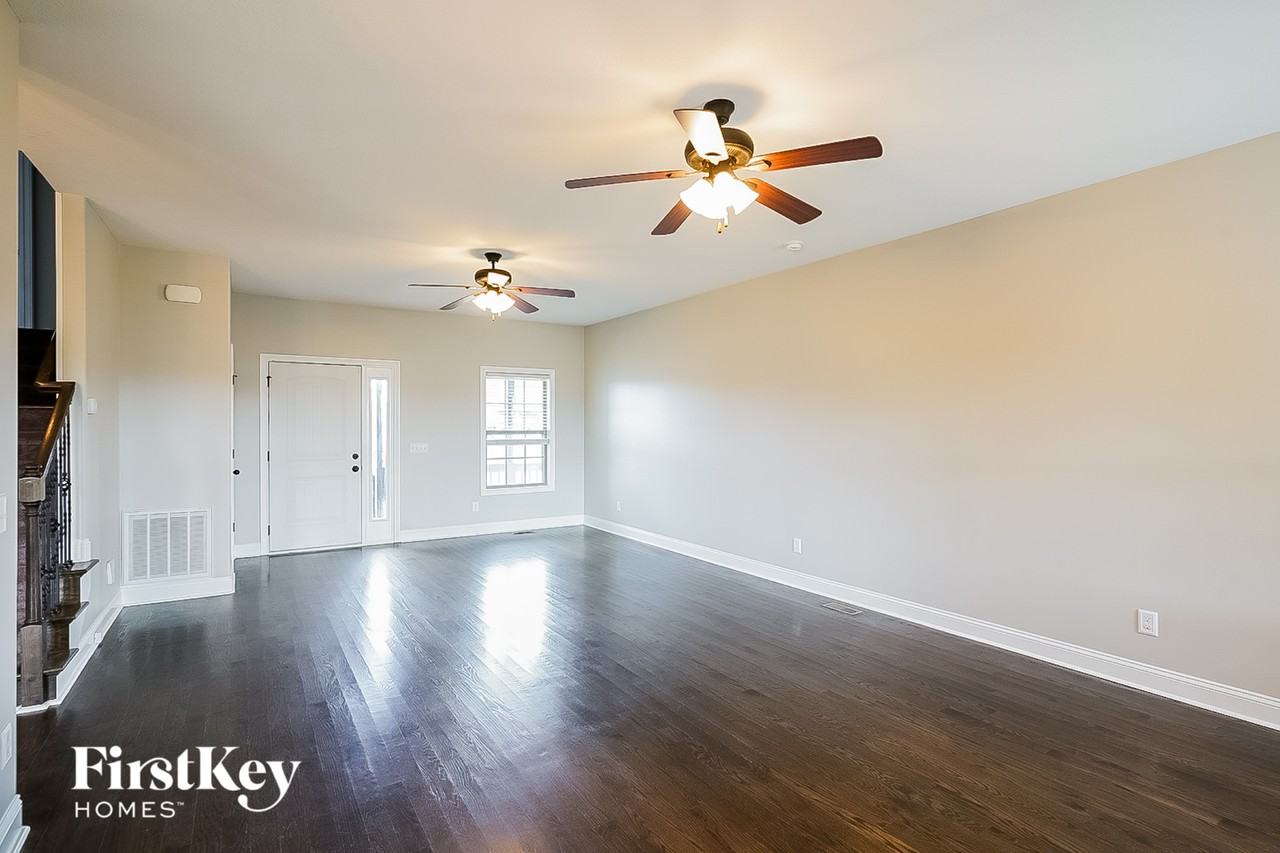 1233 Allmon Dr - Photo 5 of 15