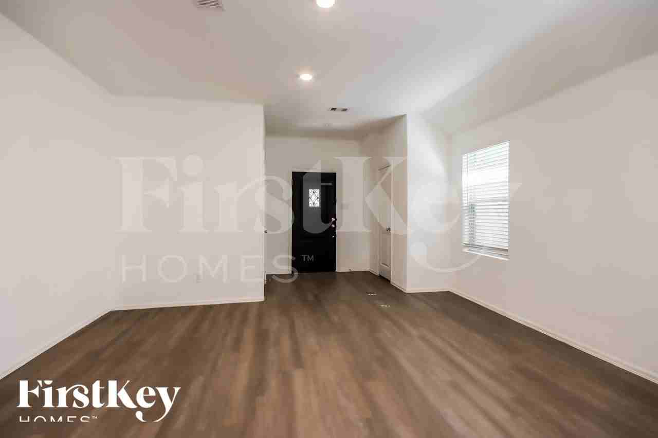 18920 Caney Forest Dr - Photo 4 of 15