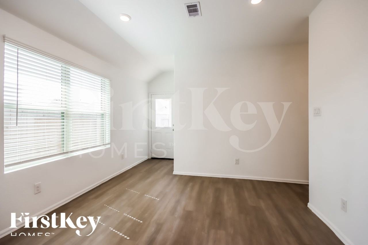 18920 Caney Forest Dr - Photo 5 of 15