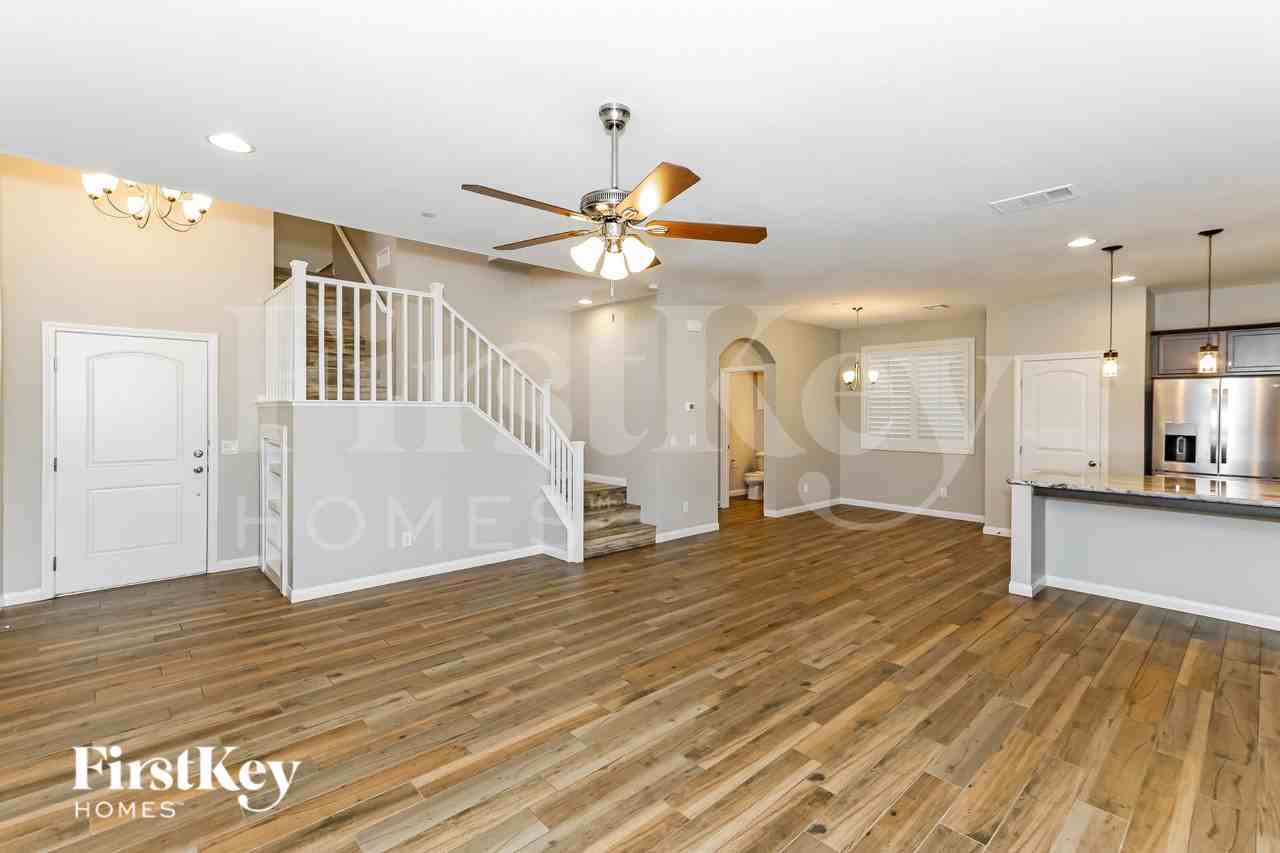 1013 Cetona Ct - Photo 3 of 19