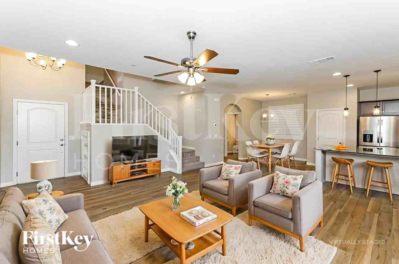 1013 Cetona Ct - Photo 4 of 19