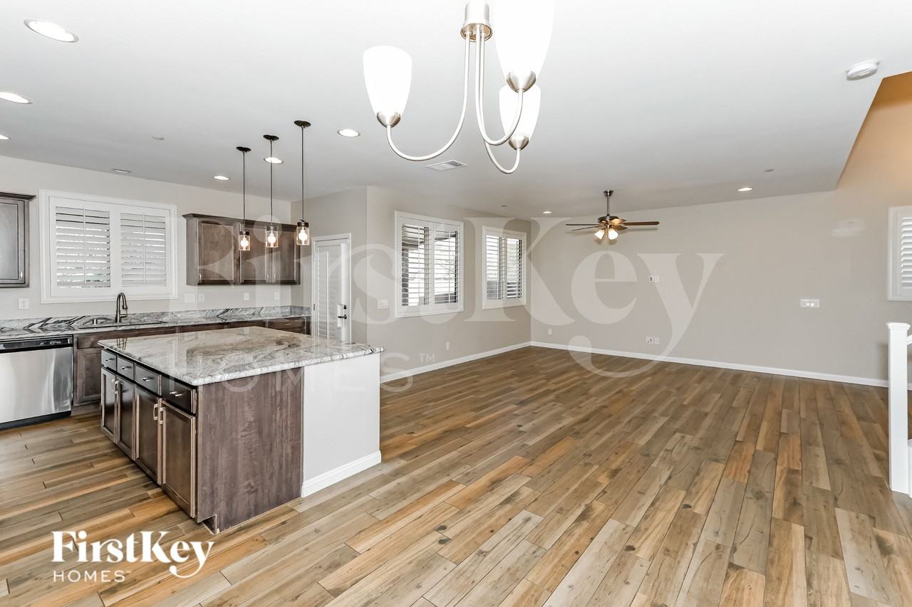 1013 Cetona Ct - Photo 5 of 19