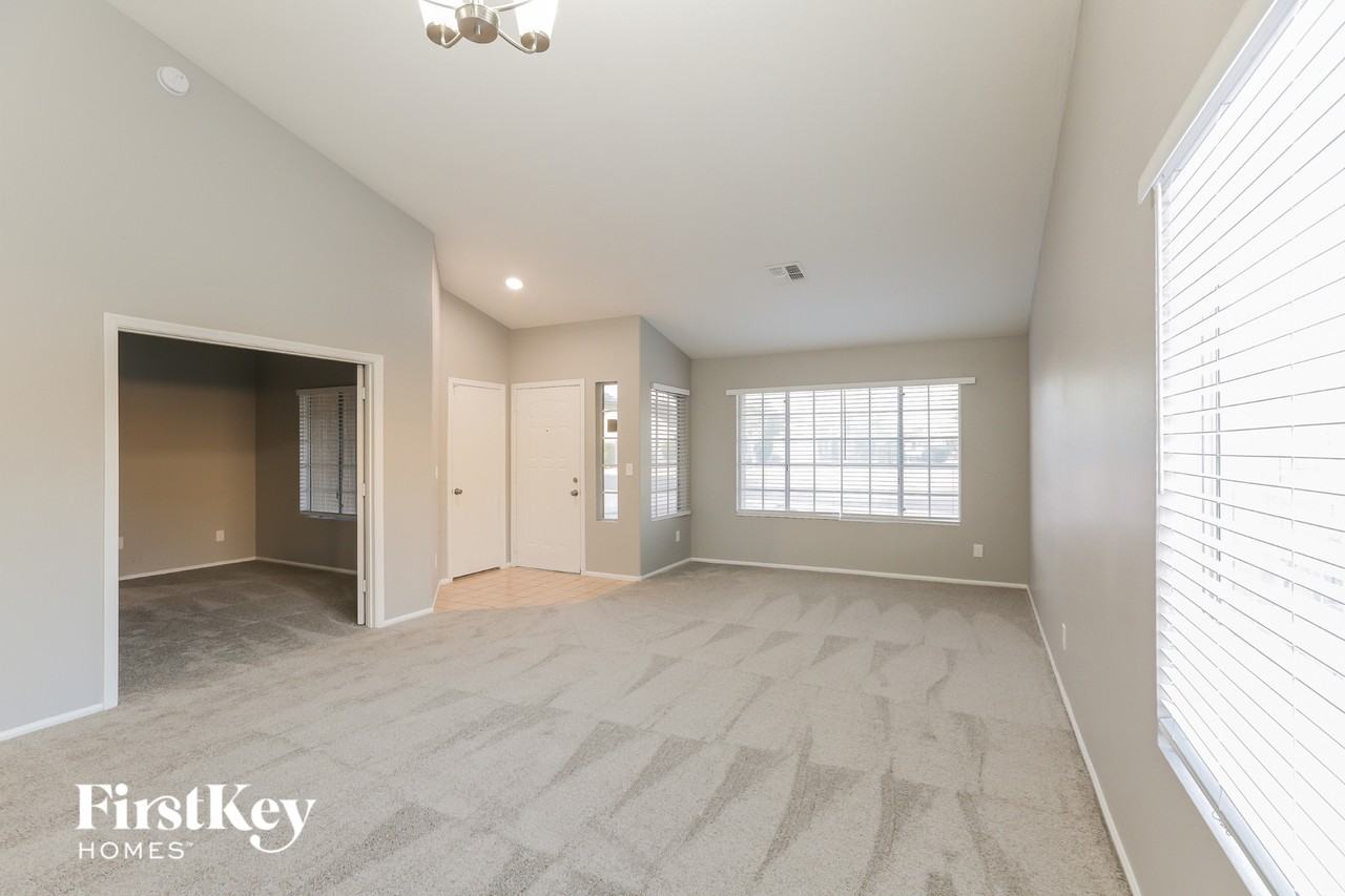 7520 W San Juan Ave - Photo 3 of 15