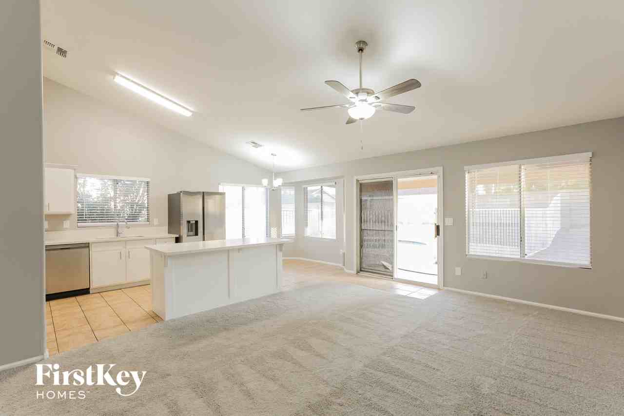 7520 W San Juan Ave - Photo 4 of 15