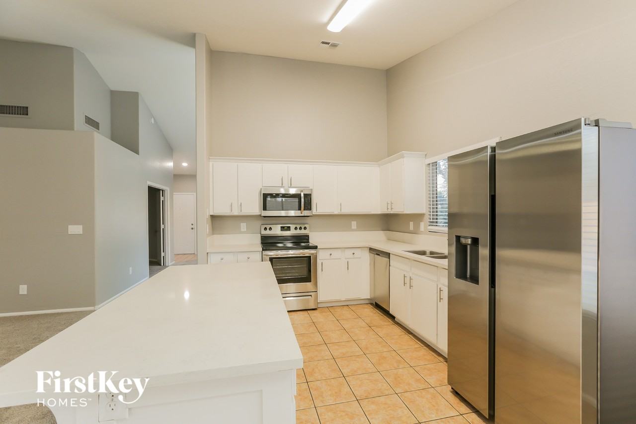 7520 W San Juan Ave - Photo 6 of 15