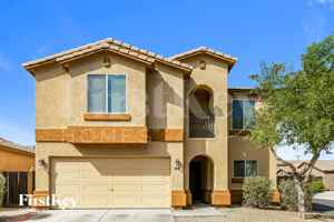 featured image of 900 W Broadway Ave