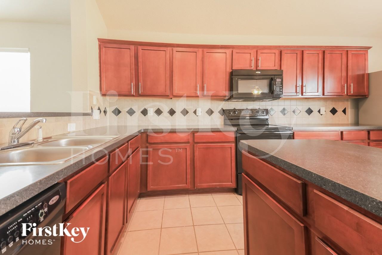 2064 Fairview Dr - Photo 7 of 17