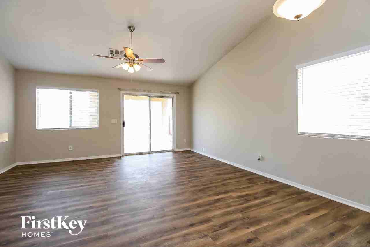 7023 S 38th Dr - Photo 2 of 15