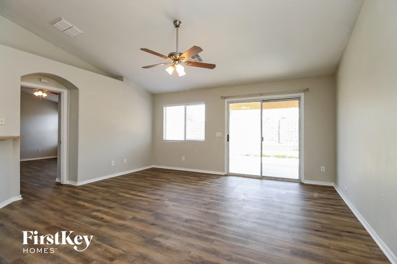 7023 S 38th Dr - Photo 3 of 15