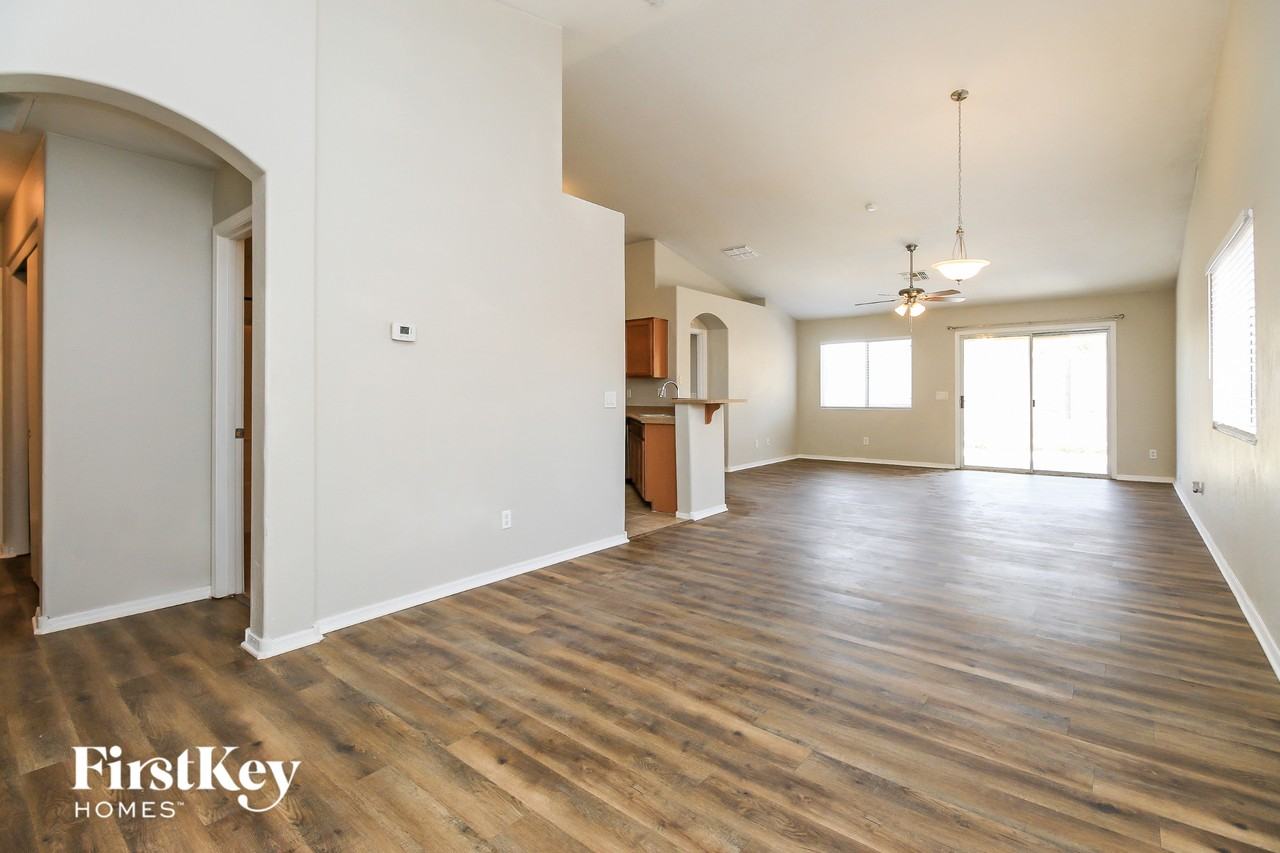 7023 S 38th Dr - Photo 6 of 15