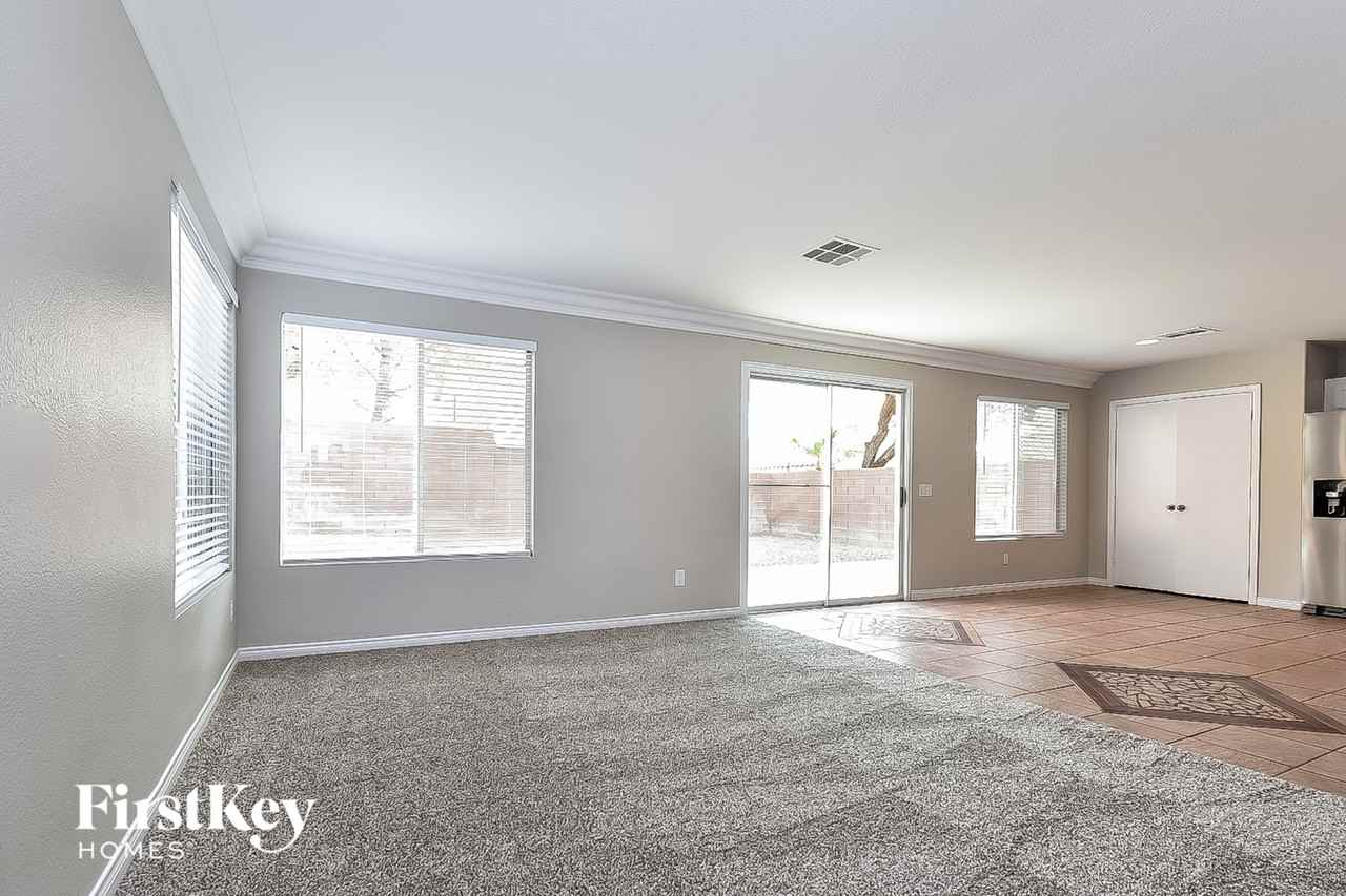 9616 Kelly Creek Ave - Photo 4 of 15