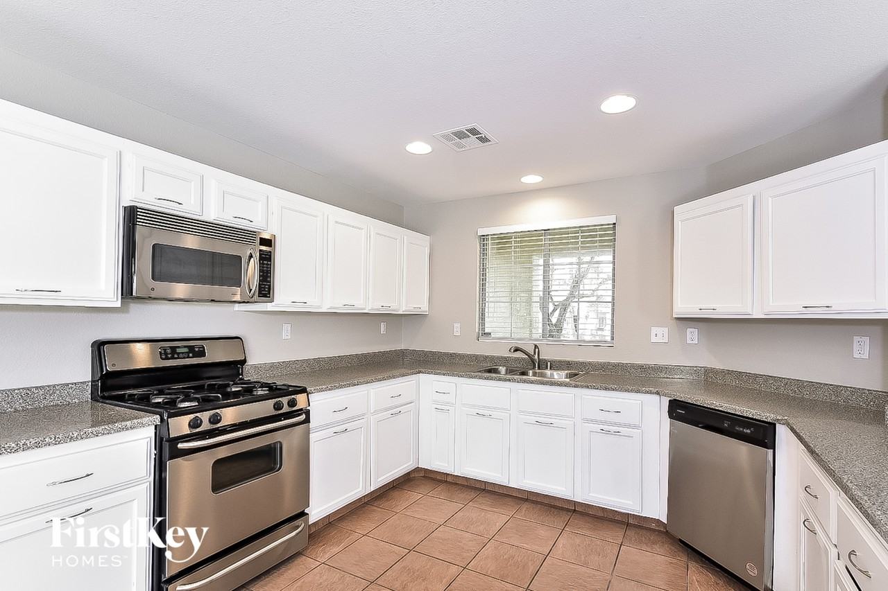 9616 Kelly Creek Ave - Photo 5 of 15