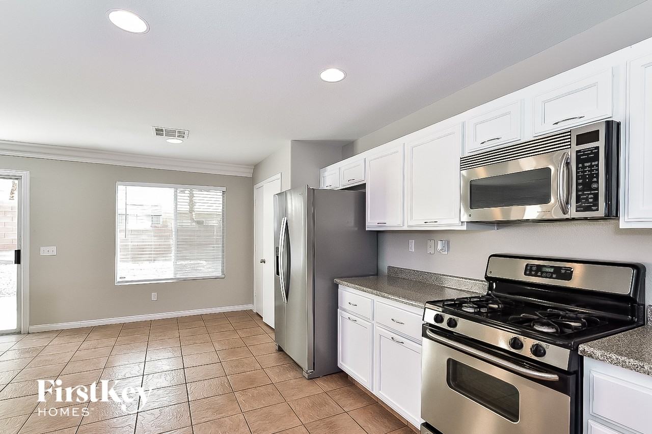 9616 Kelly Creek Ave - Photo 6 of 15