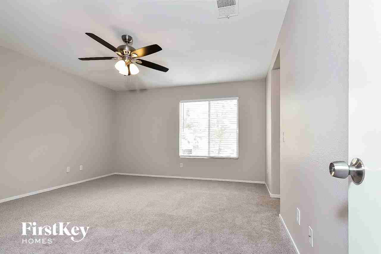 9616 Kelly Creek Ave - Photo 7 of 15