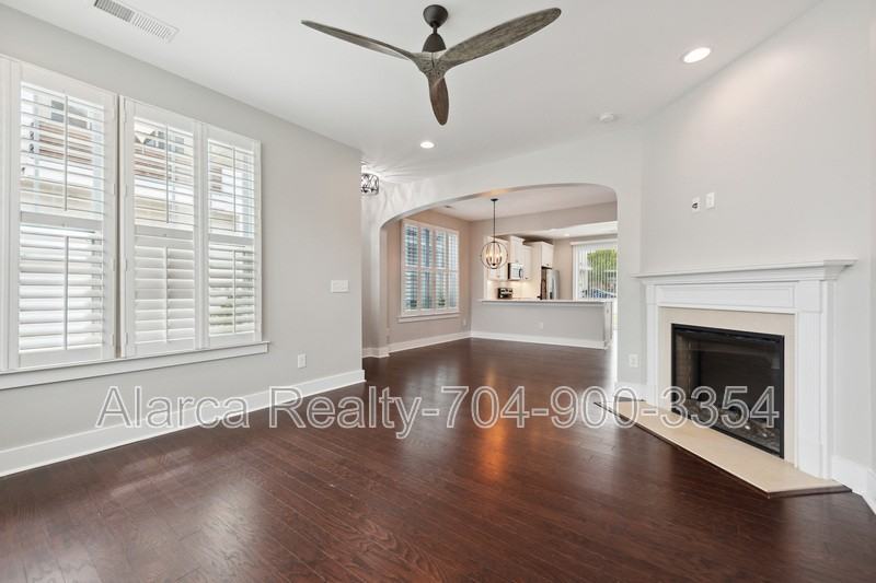 3246 Moss Ln - Photo 2 of 21