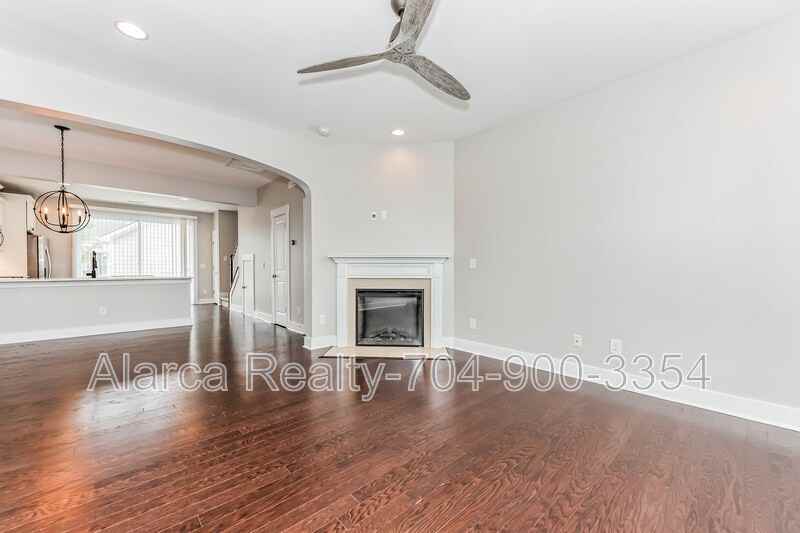3246 Moss Ln - Photo 3 of 21