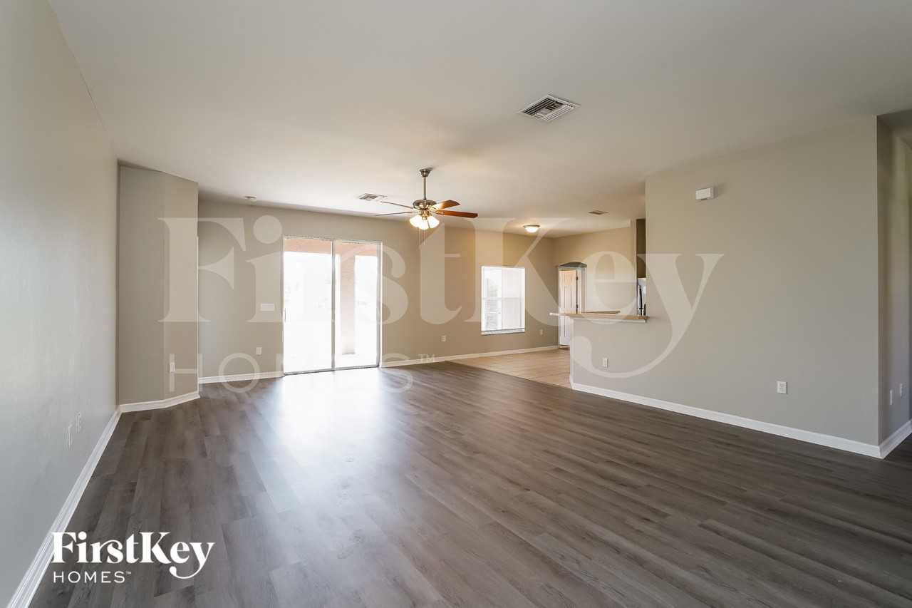 1820 Ne 7th Ave - Photo 4 of 15