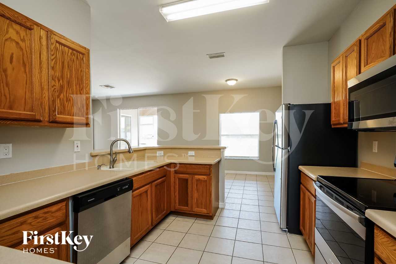 1820 Ne 7th Ave - Photo 7 of 15