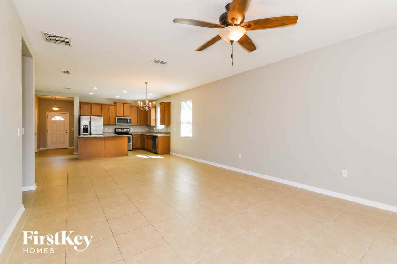 2481 Sanderling St - Photo 2 of 15