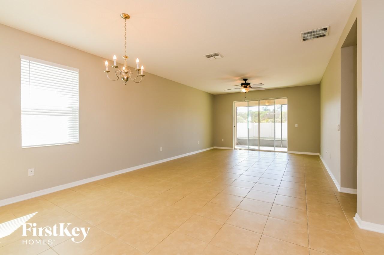 2481 Sanderling St - Photo 3 of 15