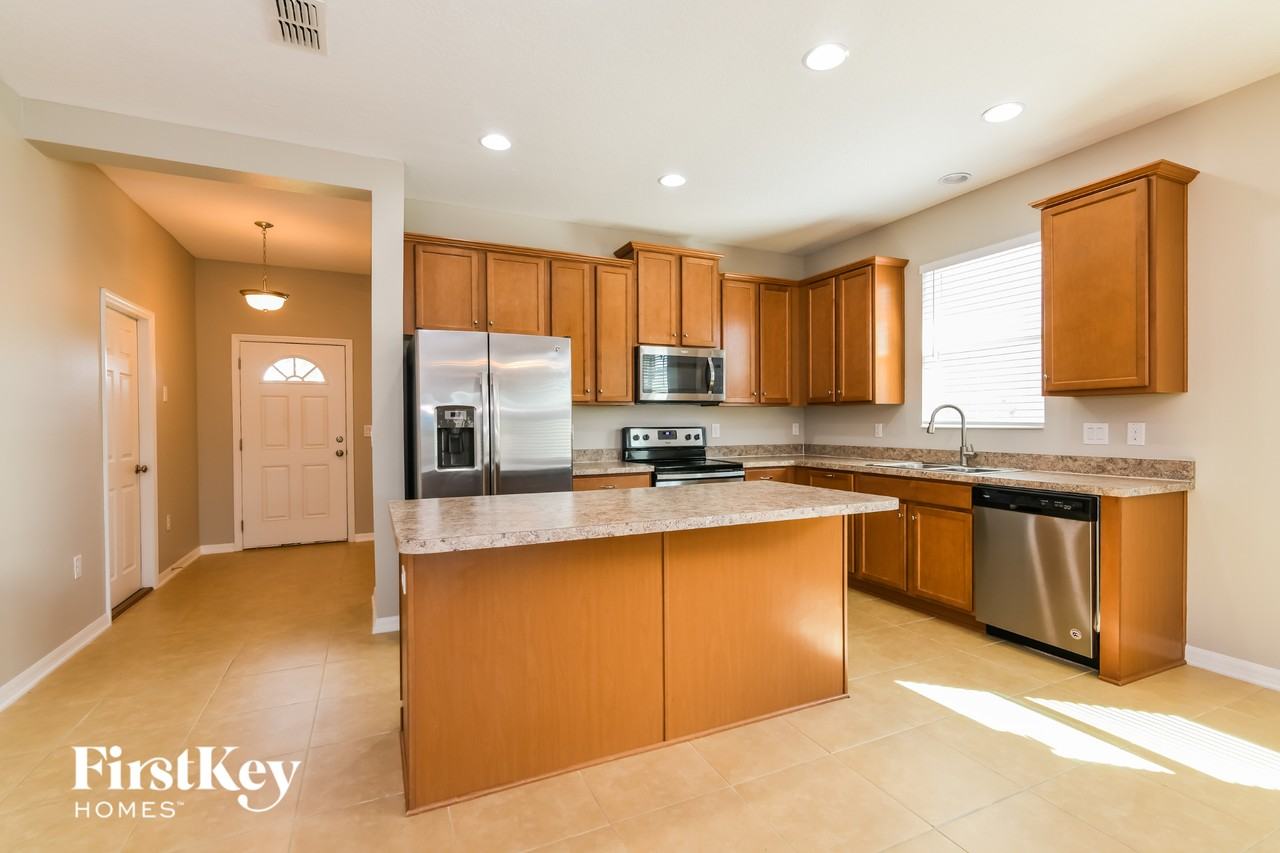 2481 Sanderling St - Photo 4 of 15