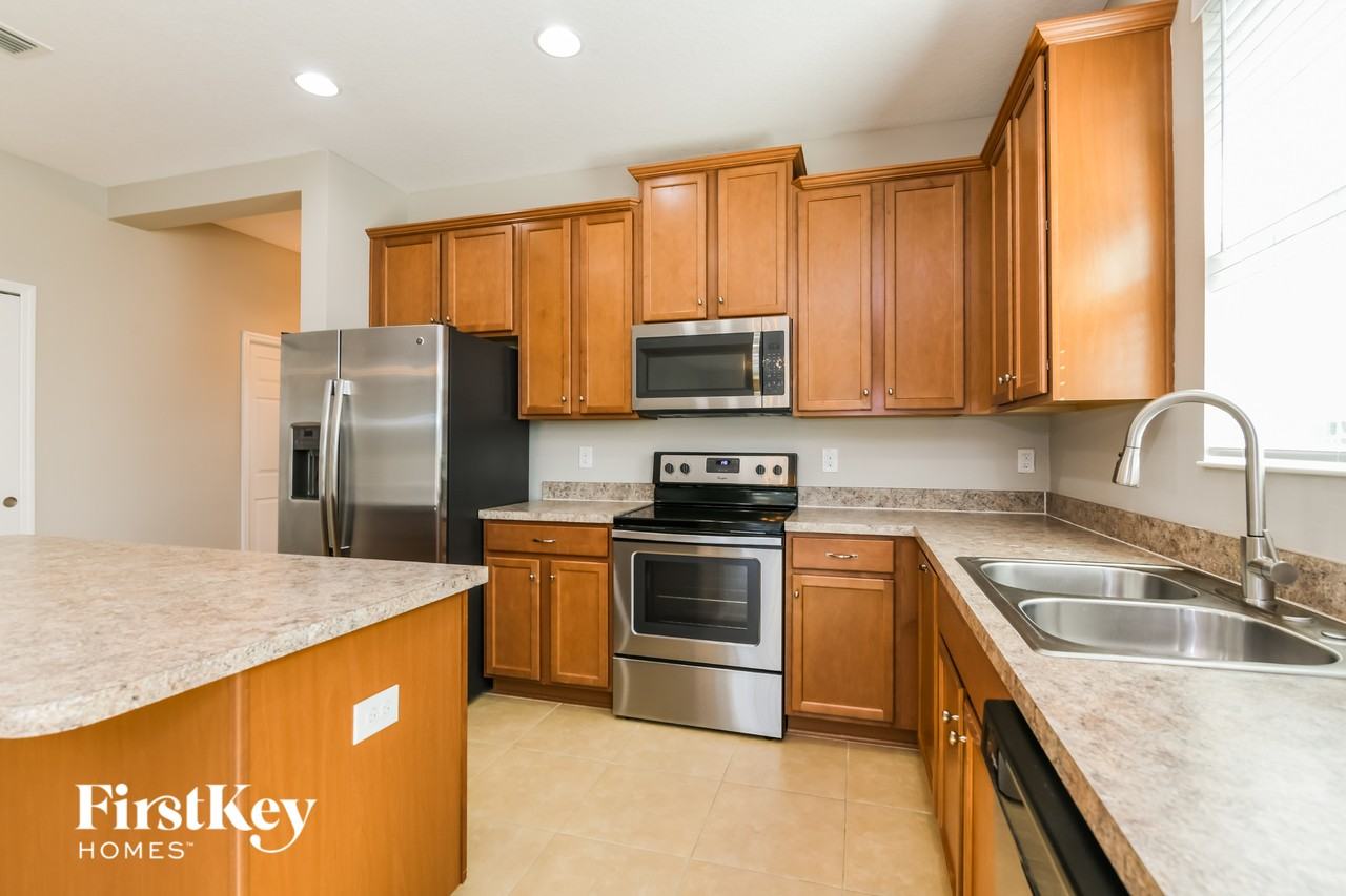 2481 Sanderling St - Photo 5 of 15