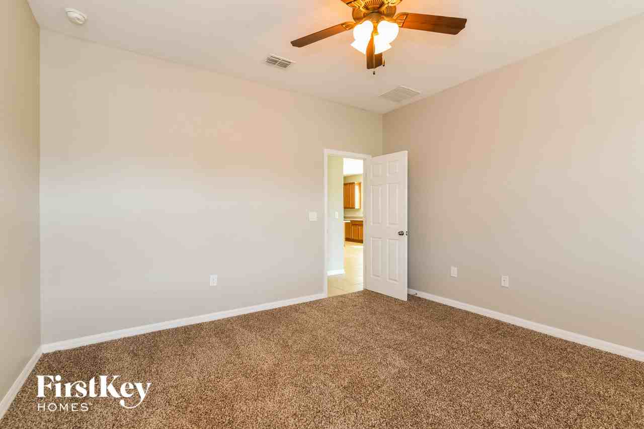 2481 Sanderling St - Photo 7 of 15