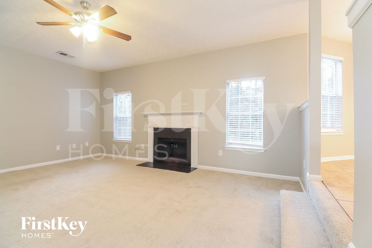 556 Harvick Cir - Photo 3 of 15